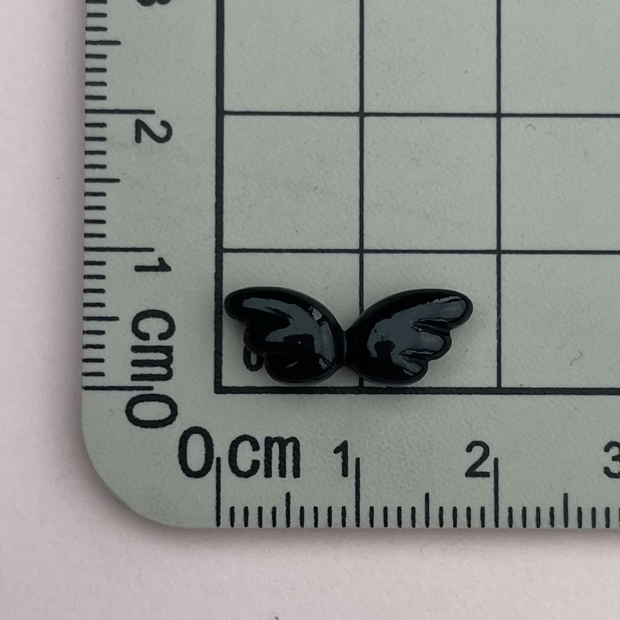 Alas negras hueso blanco brillante mini tamaño pequeño resina accesorios crema teléfono Shell clip de pelo negro y blanco pendientes