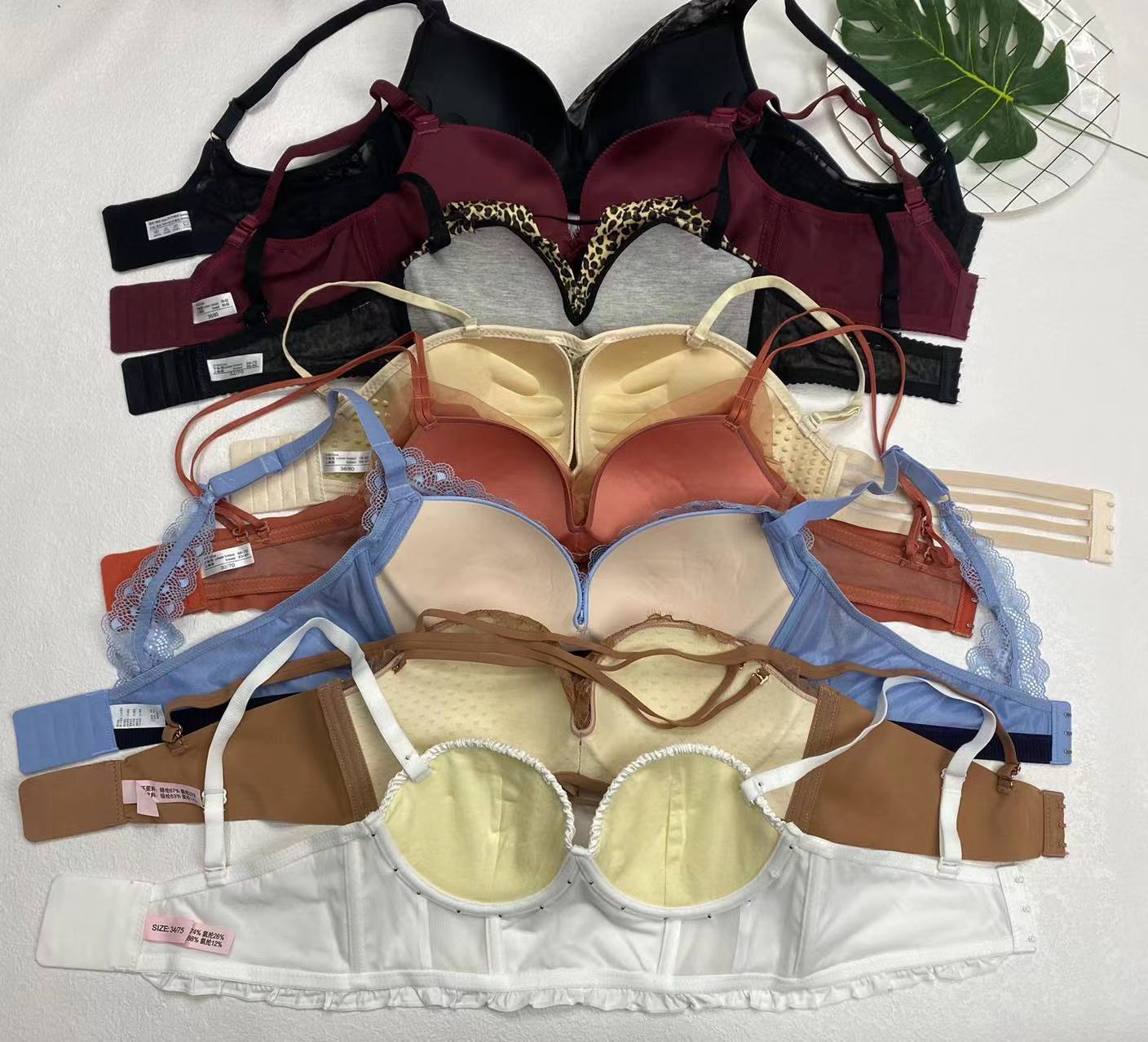 Sujetador de encaje de punto inalámbrico de alta gama puesto mixto diverso pequeño pecho push up ropa interior sujetador de tres pechos image 2