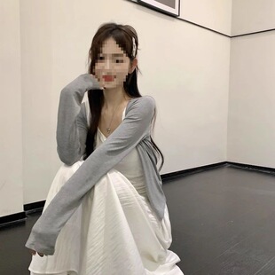 �nϵ�����L���_����׵������İ�ɫ�LȹŮ�����¿�r��������