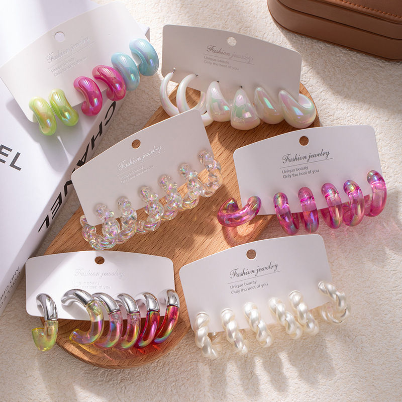 Oversized Sculptural Clear Acrylic Clip-on Earrings Modern Style_voghion.com
