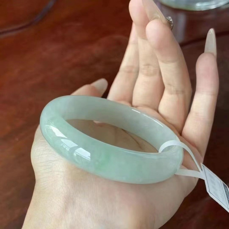 Vòng tay ngọc bích Miến Điện cao cấp màu xanh lục nhạt, kèm giấy chứng nhận chi tiết 4