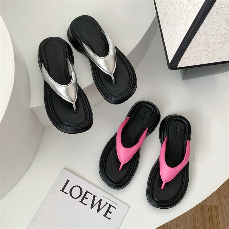 Flip-Flops for Women Summer New Style Flip-Flops Seaside Beach Sandals for Women High-End Non-Slip Simple Outer Wear Women's Slippers Flip-Flops for Women Summer New Style Flip-Flops Seaside Beach Sandals for Women High-End Non-Slip Simple Outer Wear Women's Slippers