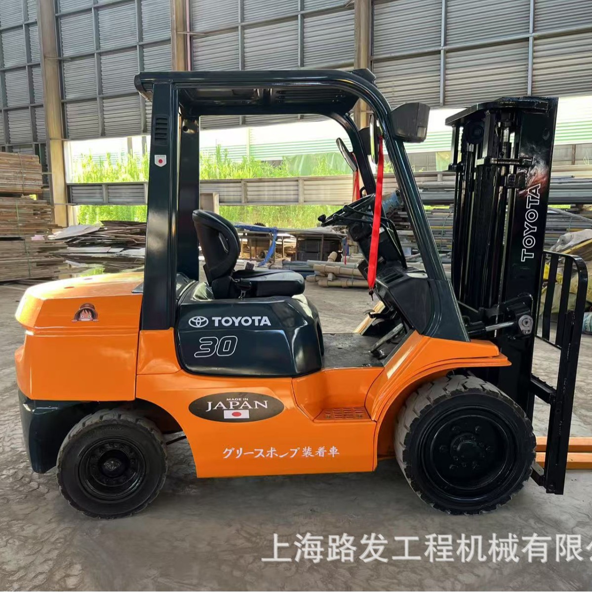 Toyota 90% nuevo 3 toneladas de carretilla elevadora de combustión interna con neumáticos sólidos, buena condición de soporte de exportación de calidad confiable