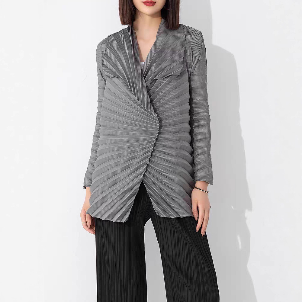 Pleated Trench Coat for Women, Korean Style, Mid-Length, 2025 Autumn New Style, Loose Lapel, Casual Versatile Top