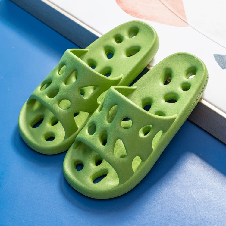 2024 Тапочки для ванной для женщин, летние протекающие ванны, Нескользящие домашние парные домашние новые сандалии для мужчин