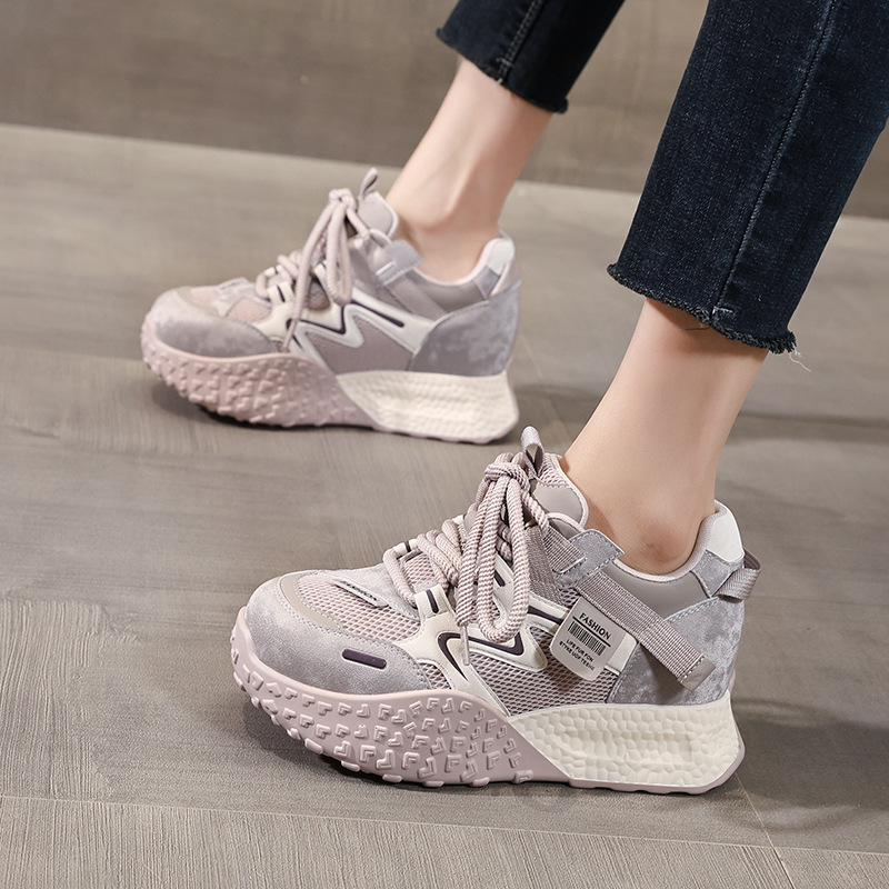 Giày sneaker nữ đế dày tăng chiều cao lưới thoáng khí phong cách thể thao — màu be