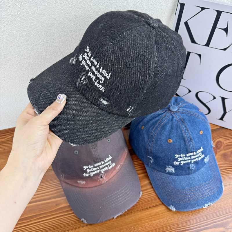 Al por mayor Corea del Sur 2025 nueva letra sombrero de béisbol gradiente mujer cara pequeña americana retro bordado sombrero de lengua