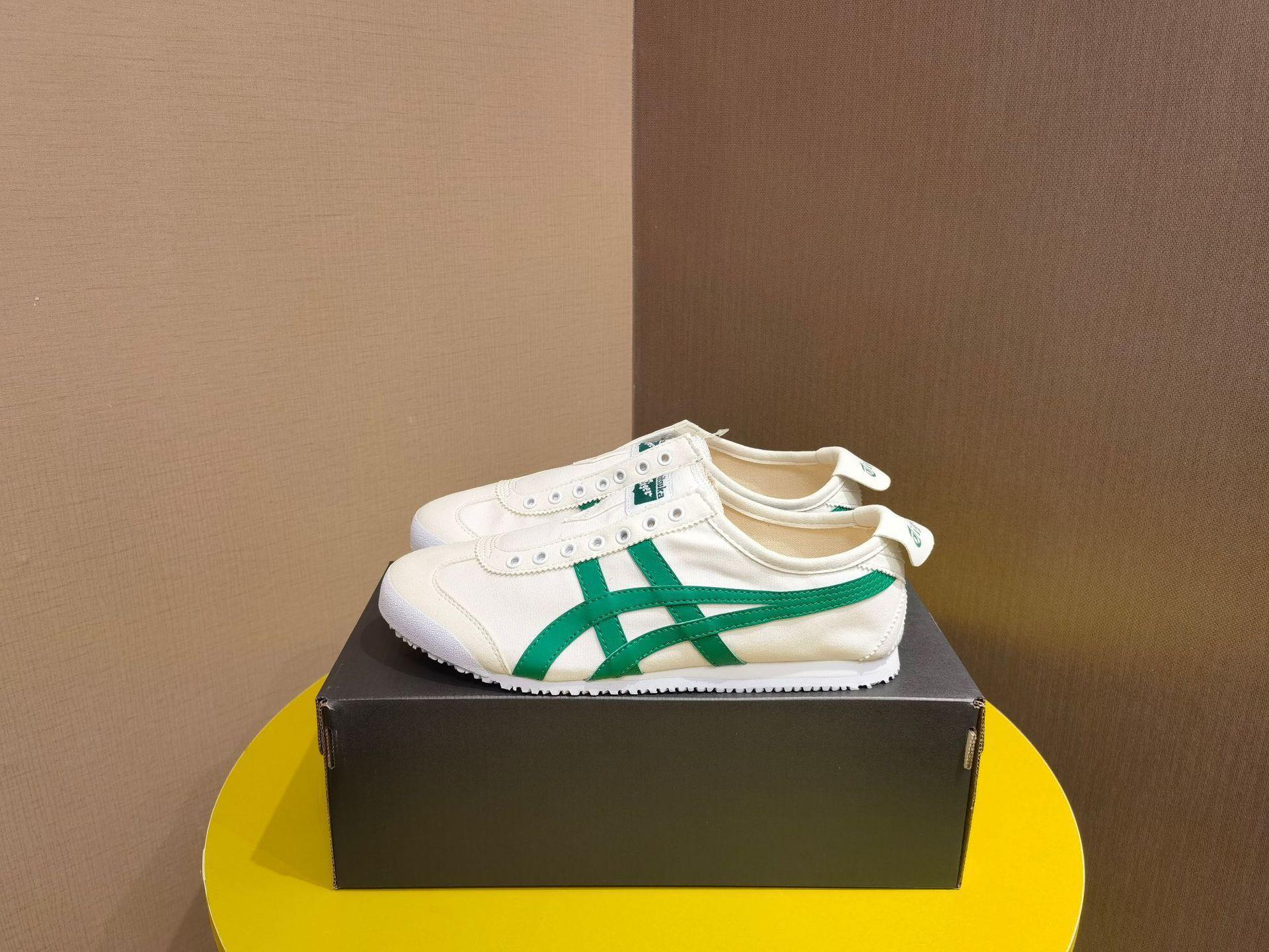 흰색/녹색 캔버스