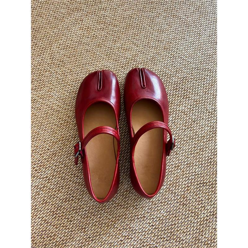 Sheepskin Version~Vintage Distressed Color-Washed Flat Shallow-Cut Mary Jane Shoes with Single Strap for Women, Pig's Hoof Split-Toe Design, Small Red Shoes