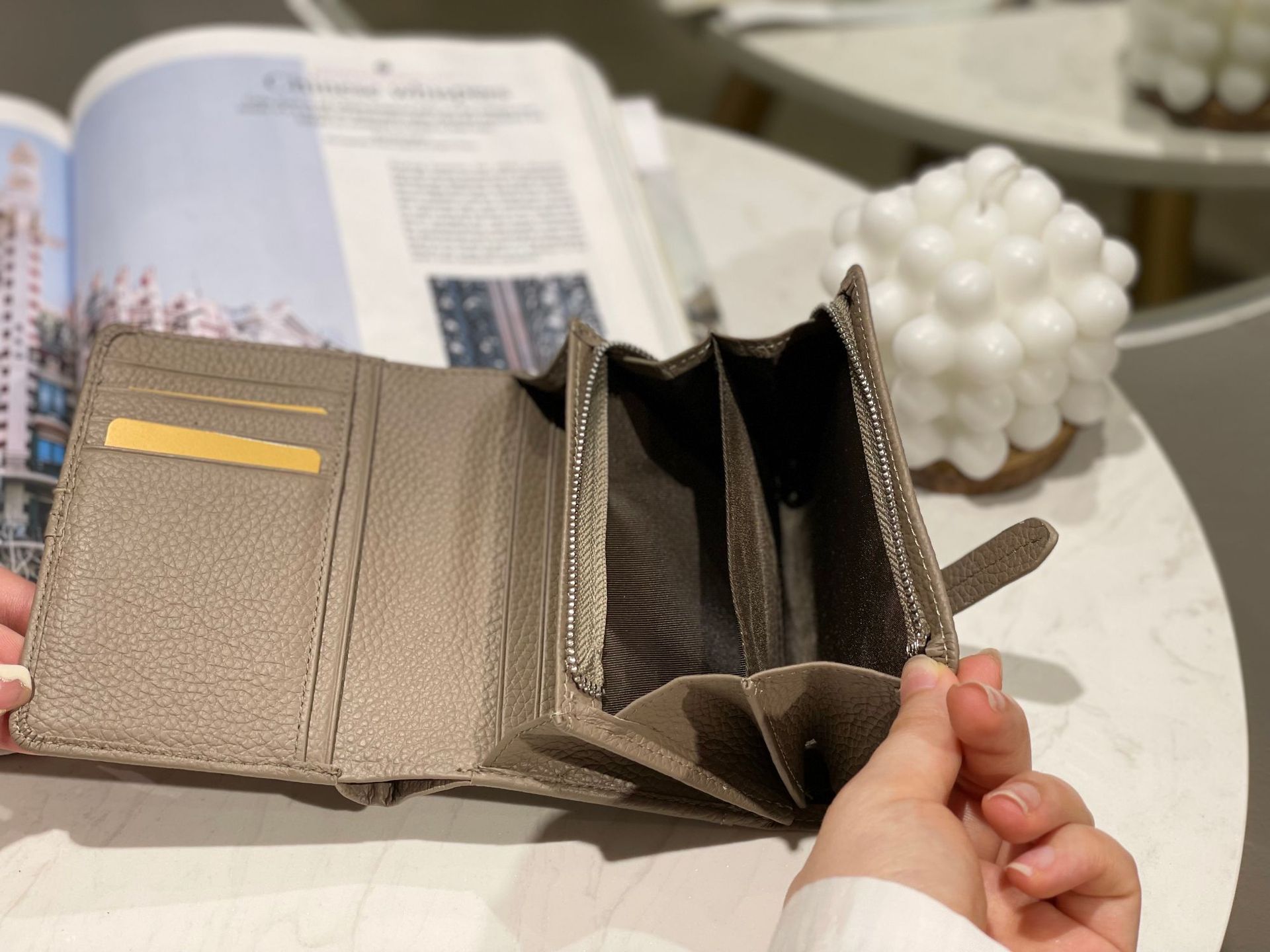 Women's Solid Color Genuine Leather Buckle Small Wallets display picture 11