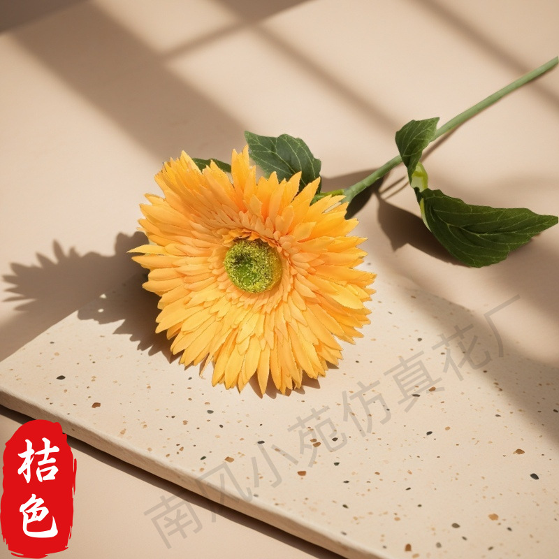 주황색