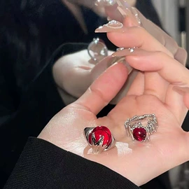 项链;戒指;手链