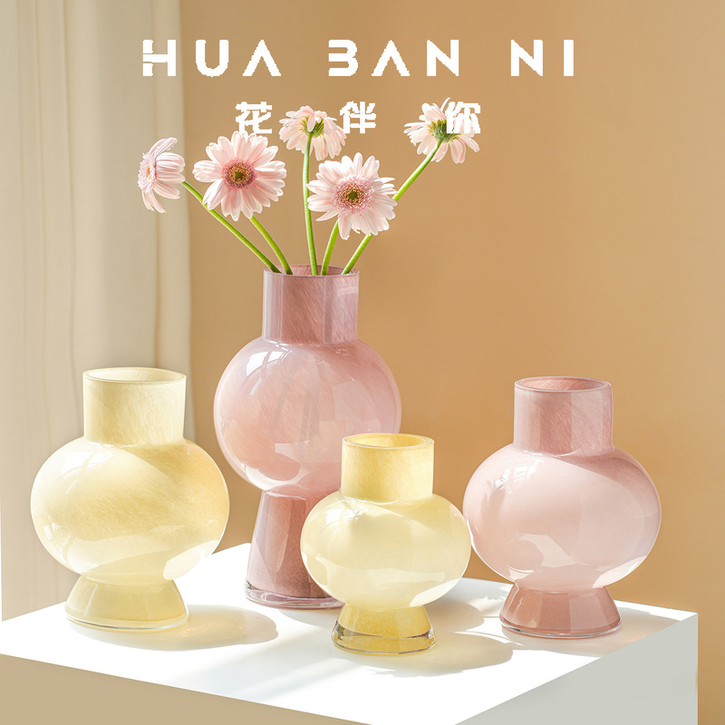 French-Style Vintage Vase with a High-End Artistic Feel, Cream-Colored Glass Flower Arrangement Ornament, Light Luxury Soft Decoration for the Living Room