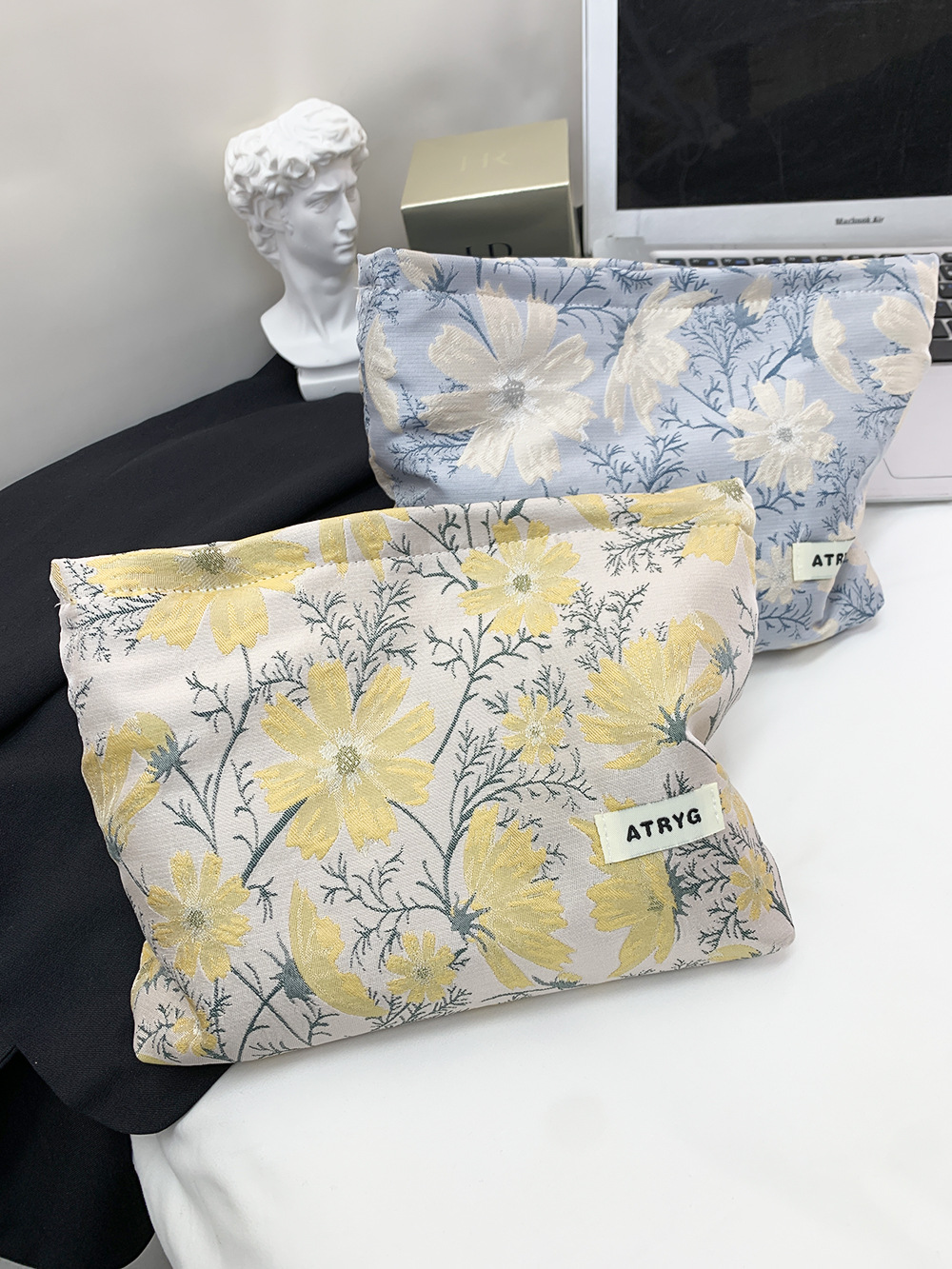 Bolsa de maquillaje una gran cantidad de flores Jacquard tejido Jacquard bolsa de almacenamiento de productos de cuidado de la piel de viaje bolsa de maquillaje portátil