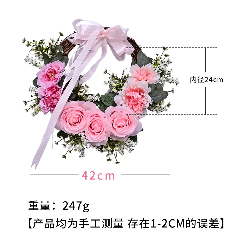 Arco rosa con guirlandas de hoja verde