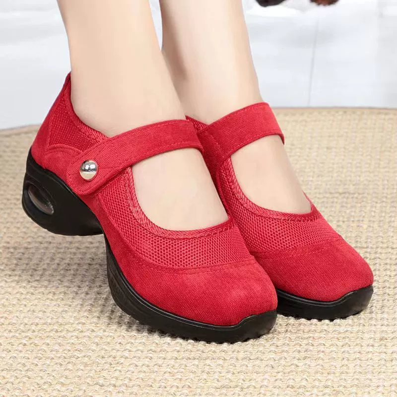 Женские танцевальные туфли, удобные женские квадратные танцевальные туфли на мягкой подошве, сетчатые прогулочные туфли для мам, старые пекинские туфли нового стиля на толстой подошве на каблуках.