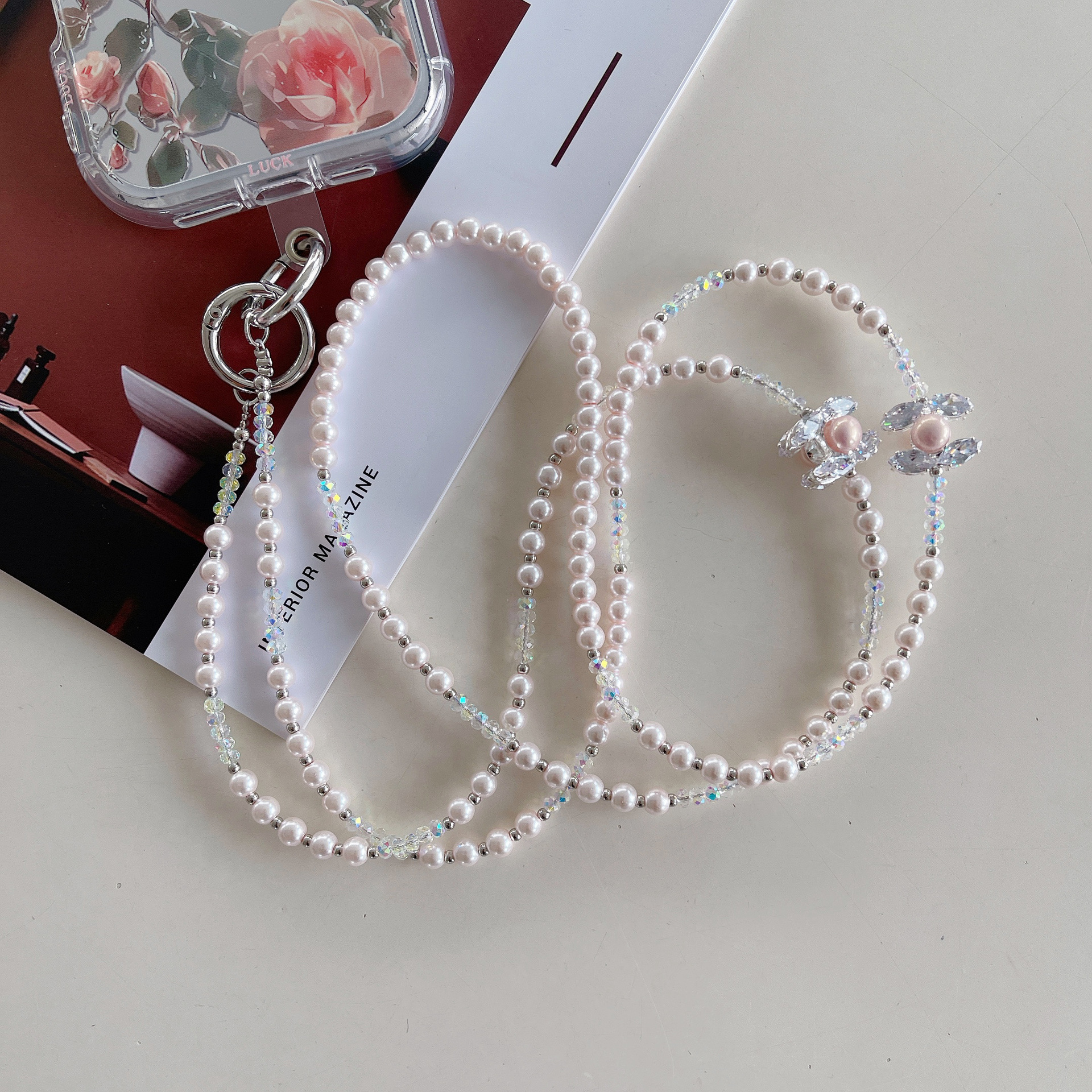 Cadena de teléfono móvil de alta gama hecha a mano de boutique, cadena larga de la serie Pearl Xiaoxiang, cordón de teléfono móvil de moda, colgante de mensajero largo