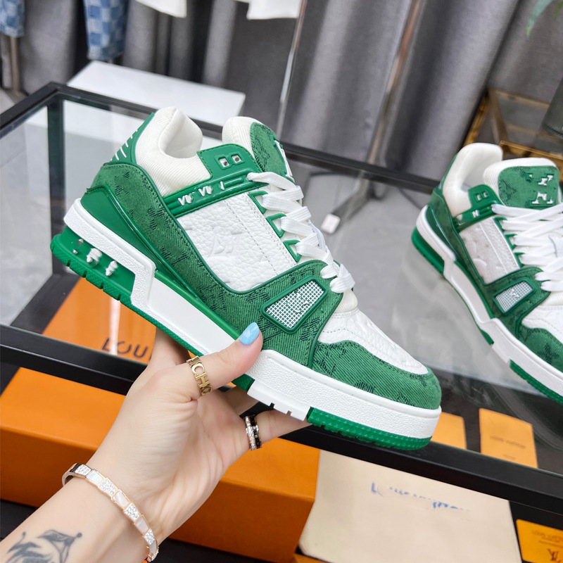 Zapatos de moda europeos Guangzhou de alta versión驴 entrenador zapatos deportivos ociosos de cuero universal para hombres y mujeres