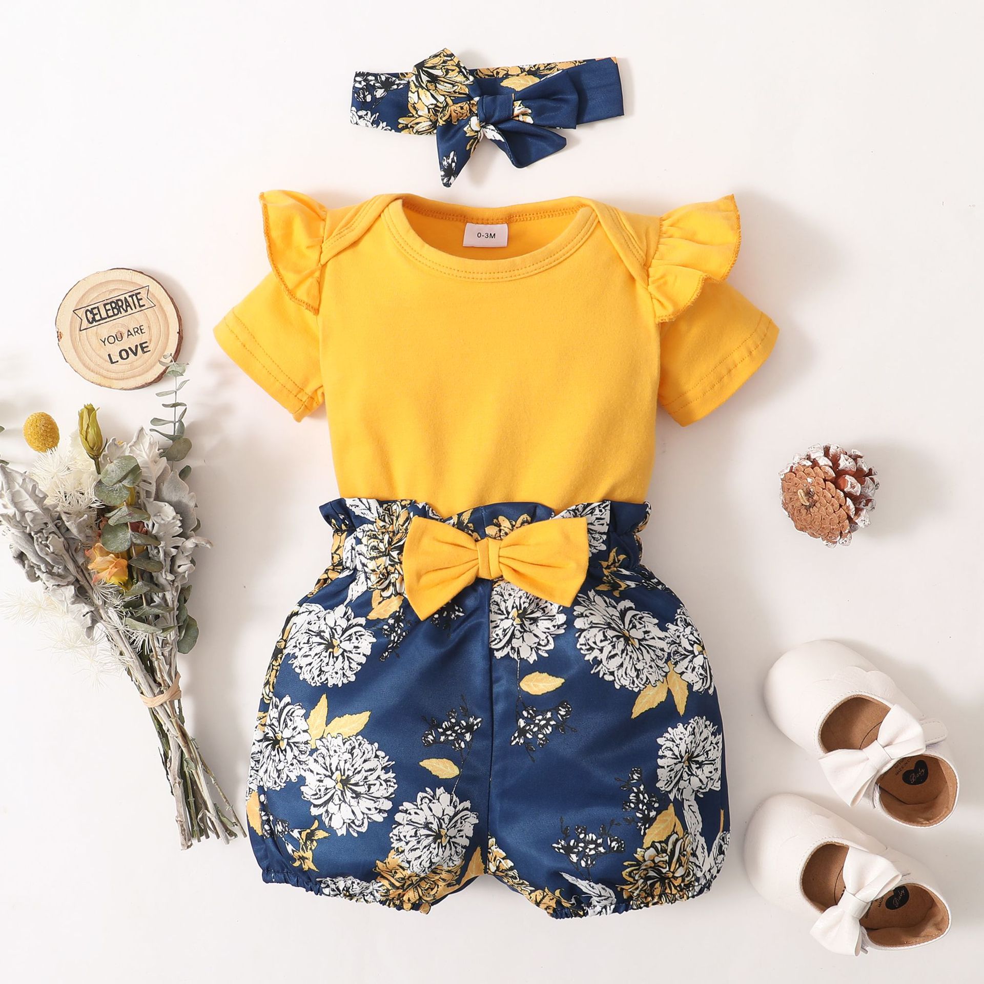 2022 Spring Girls Yellow Short-sleeved Romper Floral Shorts Hood Three-piece Set display picture 2