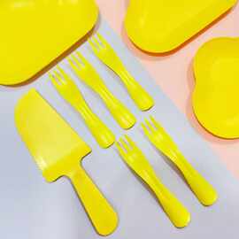 生日蛋糕餐盘 一次性刀叉盘 餐具食品级 派 塑料套装 云朵盘可爱