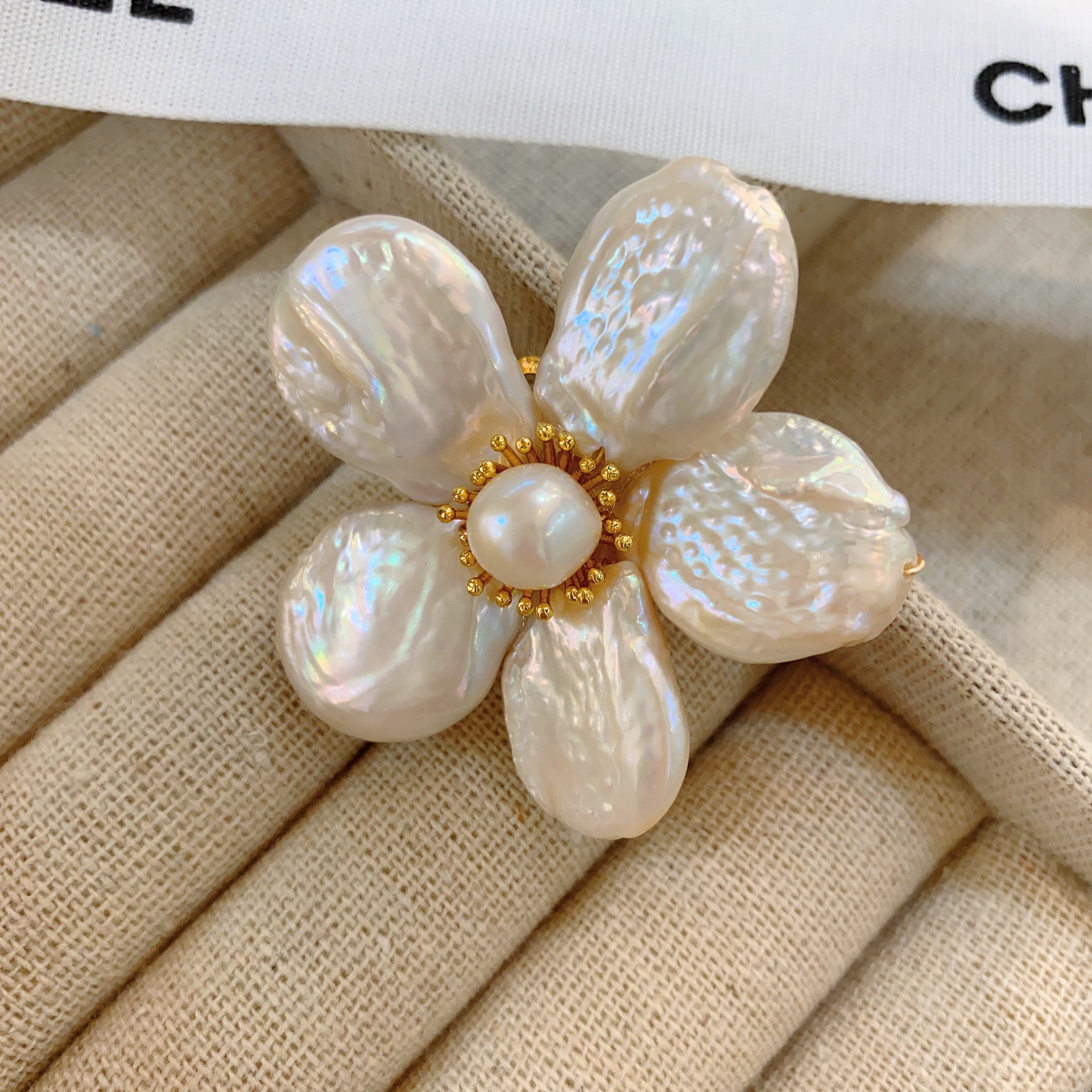 Retro Sweet Flower Mixed Materials Pearl Plating Women's Corsage display picture 5