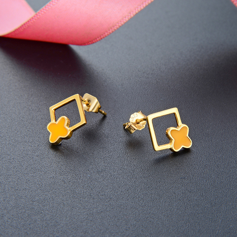 Europa y los Estados Unidos diamante cuatro hojas pendientes mujeres S925 plata esterlina chapado en oro ligero lujo personalidad nicho joyería en vivo suministro