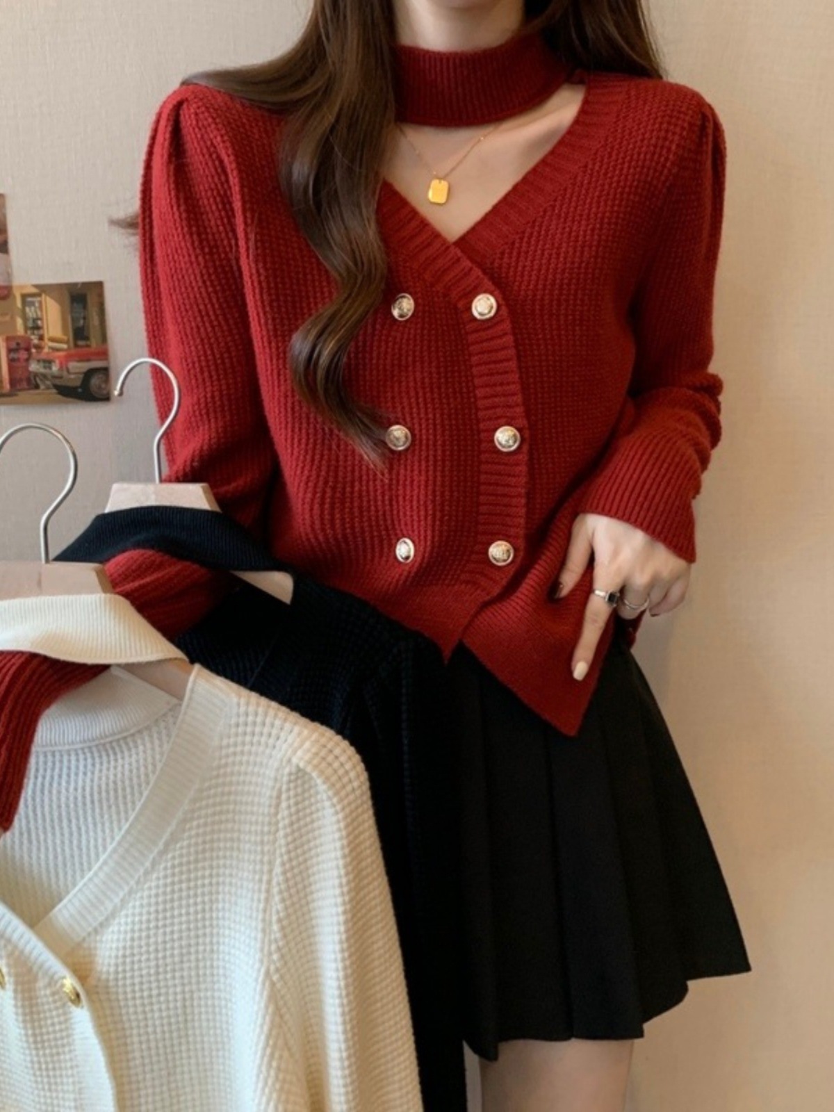 大码2024年秋冬新款胖MM红色挂脖式双排扣时尚设计感长袖针织毛衣