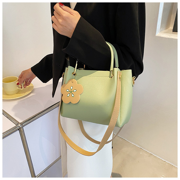 Women's Medium Summer Pu Leather Solid Color Flower Fashion Bucket Zipper Tote Bag display picture 2