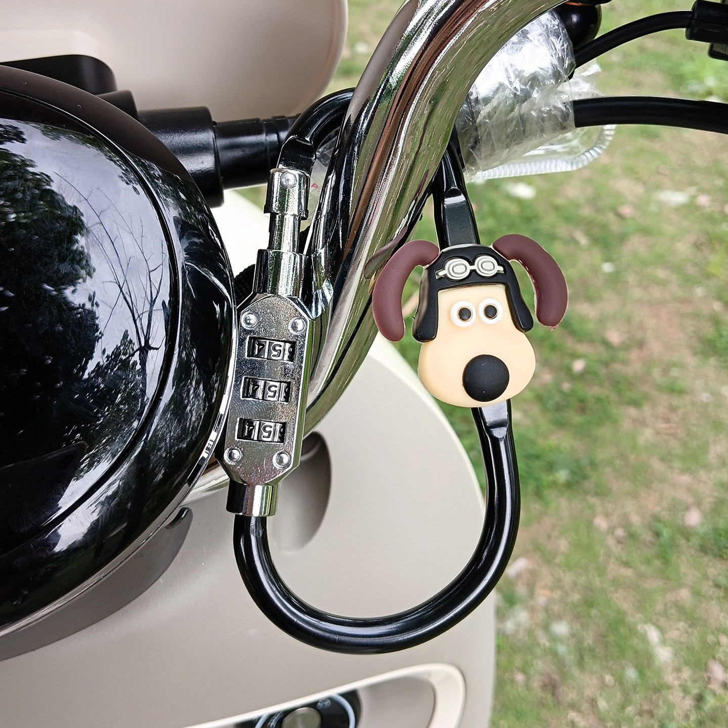 Cute Cartoon Electric Vehicle Helmet Password Lock Motorcycle Scooter Mountain Bike Anti-Theft Lock Basket