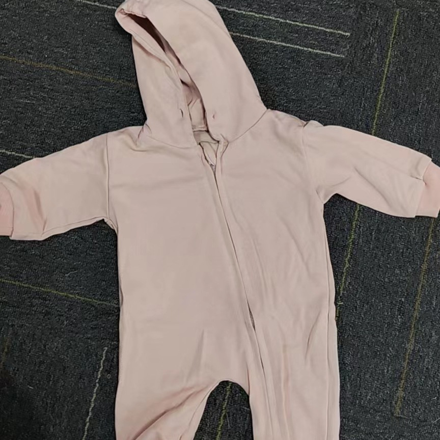 Primavera y otoño sin terciopelo para bebés hembra y hembra, camiseta con capuzas de manga larga, ropa de escalada larga para salir a la casa coreana, chaqueta casual, marrón