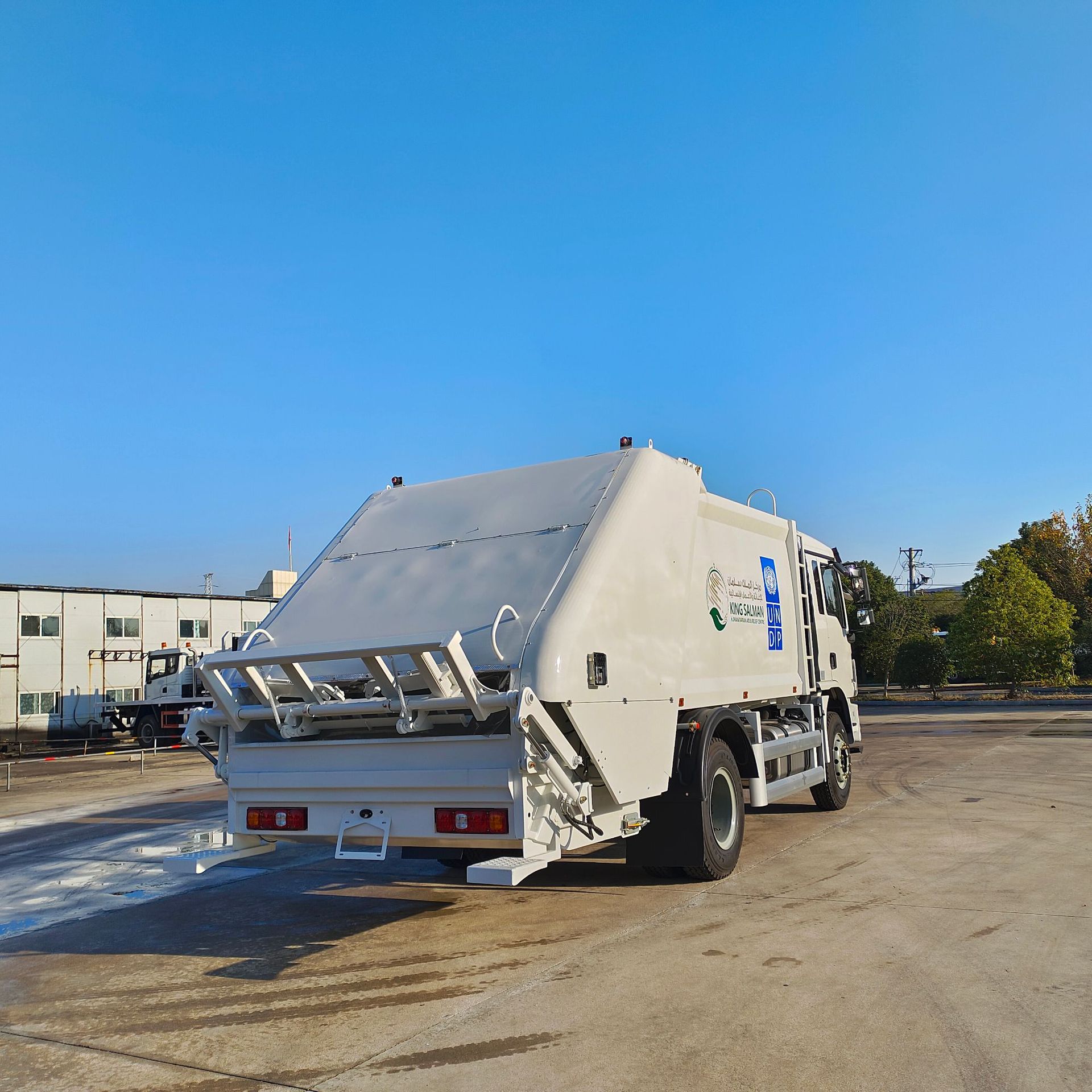 东风出口型后装式压缩垃圾车大型垃圾转运车市政环卫清理垃圾专用