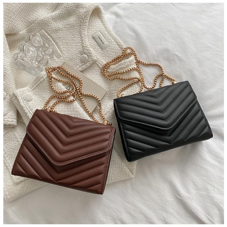 Women's Medium Pu Leather Stripe Solid Color Fashion Square Magnetic Buckle Shoulder Bag display picture 4
