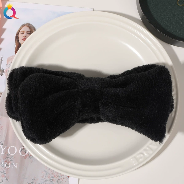 Solid color hairgrip with bow, black headband