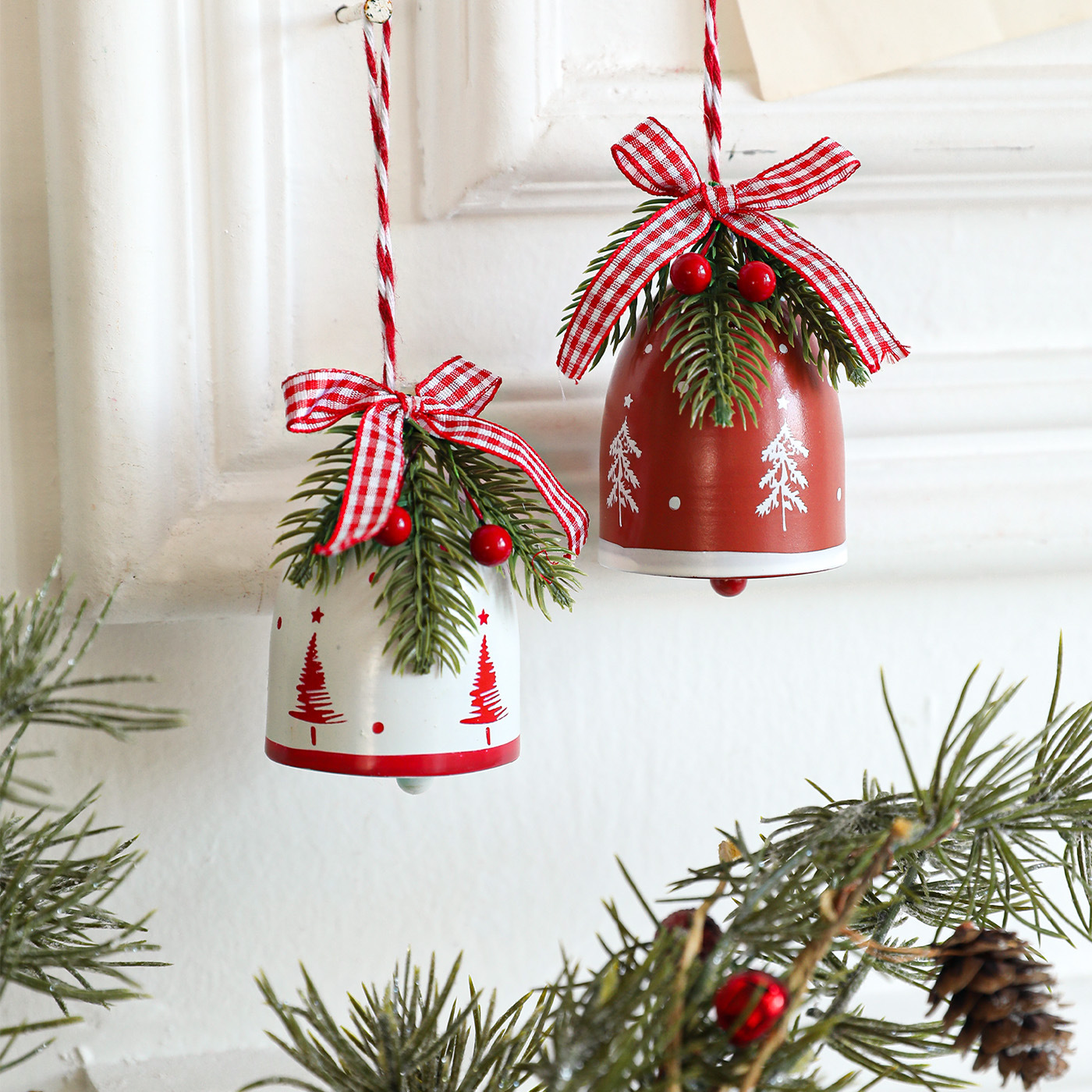 Nuevo hierro forjado de Navidad arco campana de viento colgante de árbol de Navidad colgante de pared colgante de fruta roja decoración colgante