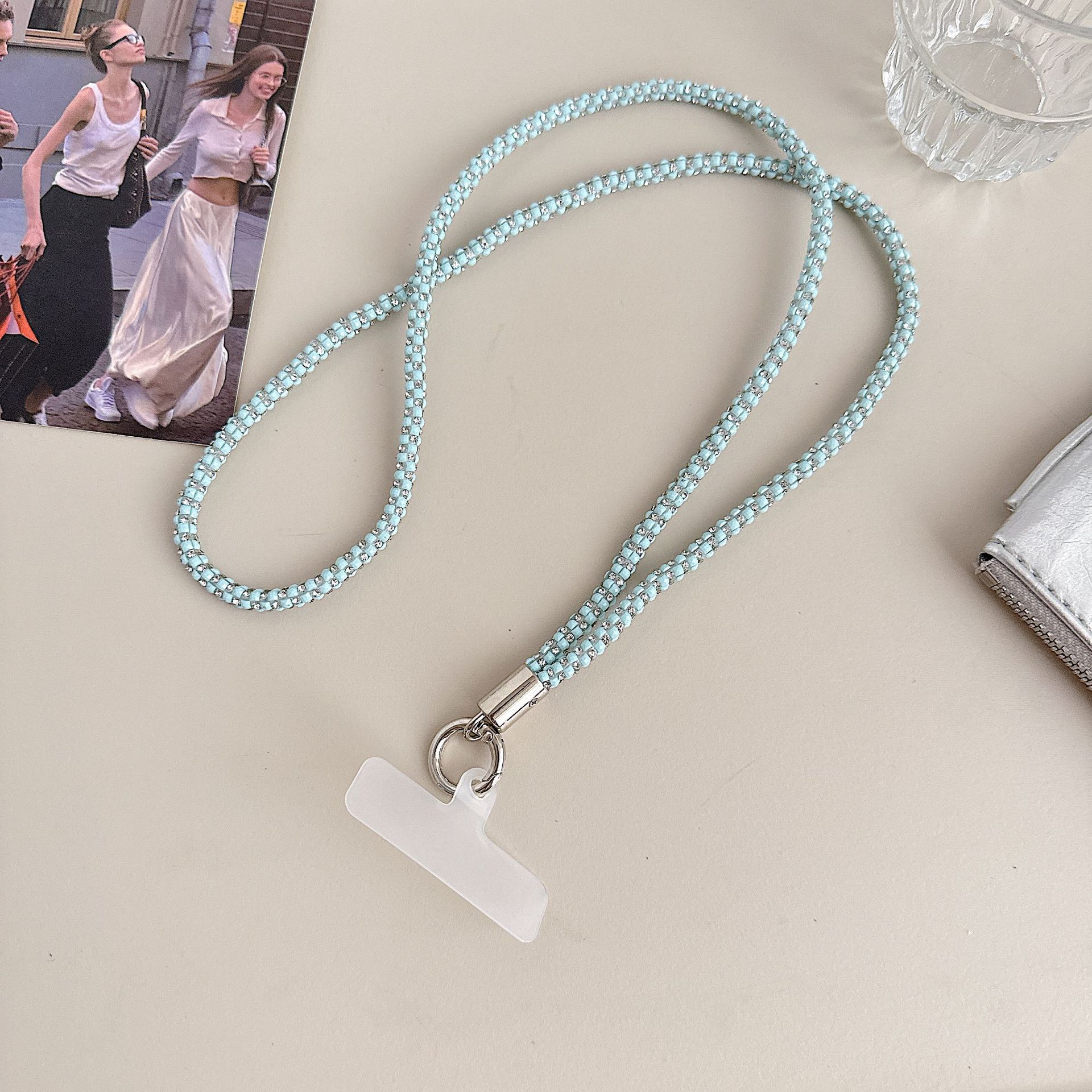 Cadena colgante de teléfono móvil de alta gama hecha a mano de boutique, sensación femenina de alta gama, lujo ligero, cadena colgante de diamante completo, cadena colgante de teléfono móvil de moda, sección larga y corta