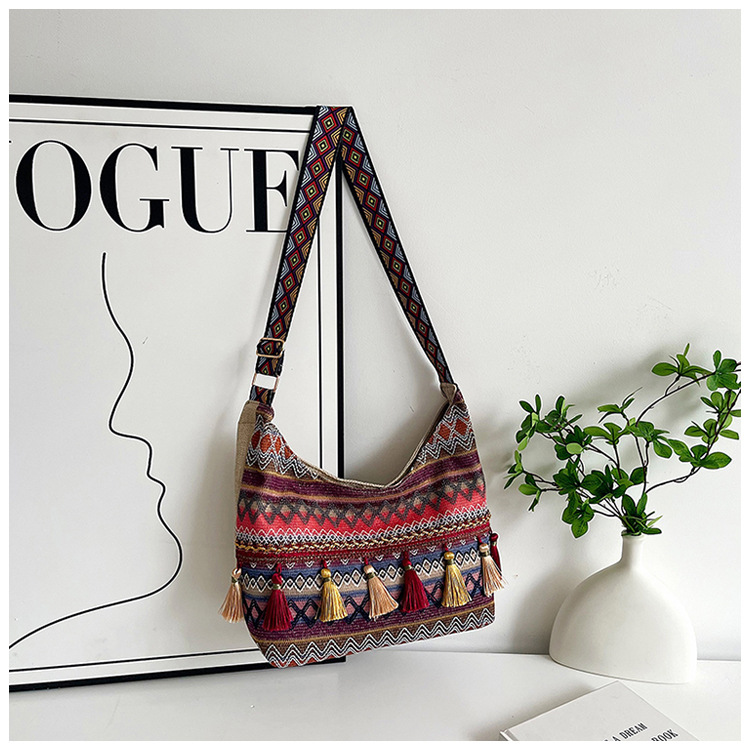 Large-capacity tote bag 2025 Summer new style trendy, simple and casual women's single-shoulder bag, artistic Chinese-style tassel bag undefined