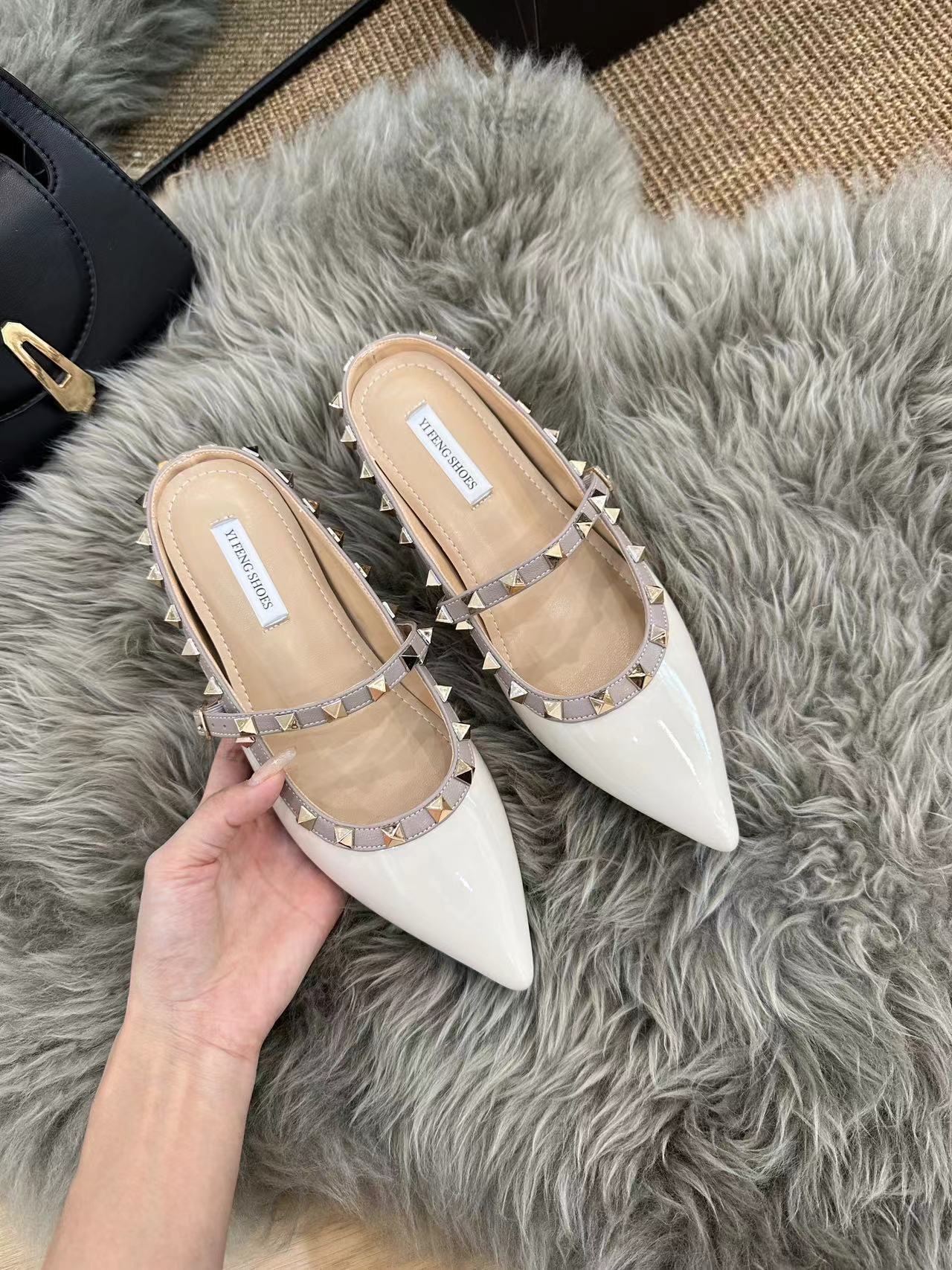 Mules Planas Mary Jane con Remaches, Tira con Hebilla y Suela de Caucho para Verano