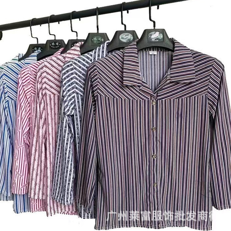 農村は、朝市の夏の中高年の母親が半袖tシャツ1688の商品を仕入れて5元の服装を卸売りした|undefined