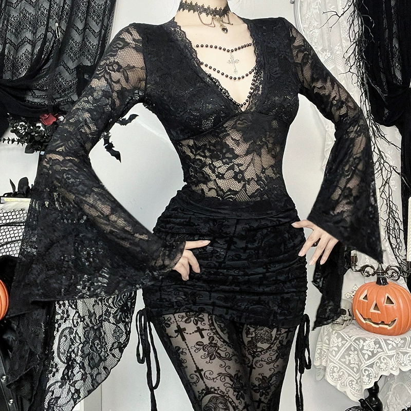 CF24373 Осень 2025 новый стиль Halloween темный стиль кружевной топ с V-образным вырезом и цепочкой бус на женщину