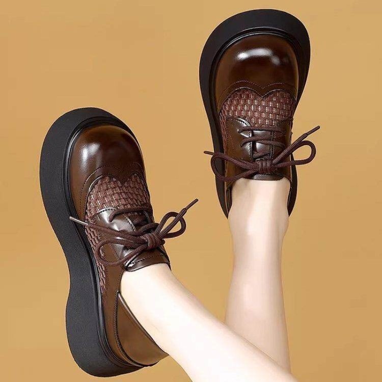 Dos zapatos de malla de aire permeable Lefour para mujeres verano 2026 nuevo aumento de altura de lazos huecos sandalias de sola sola sola suave