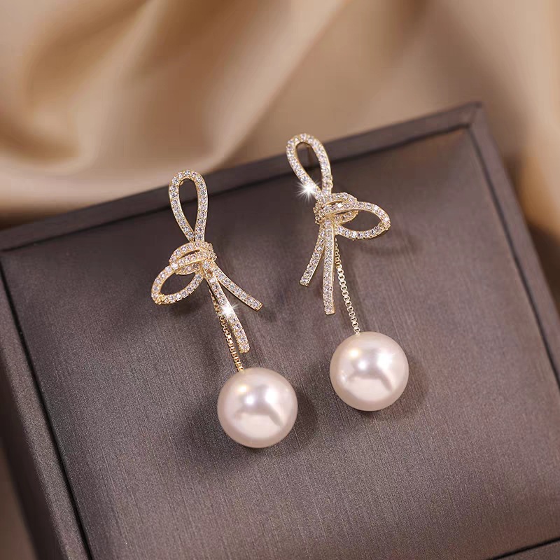 Bow Pearl Earrings Image 6