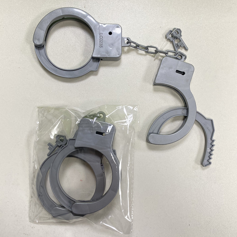 Esposas de Halloween Policía Juguetes de plástico Esposas Simulación de comercio exterior Esposas engañosas ordinarias con llaves