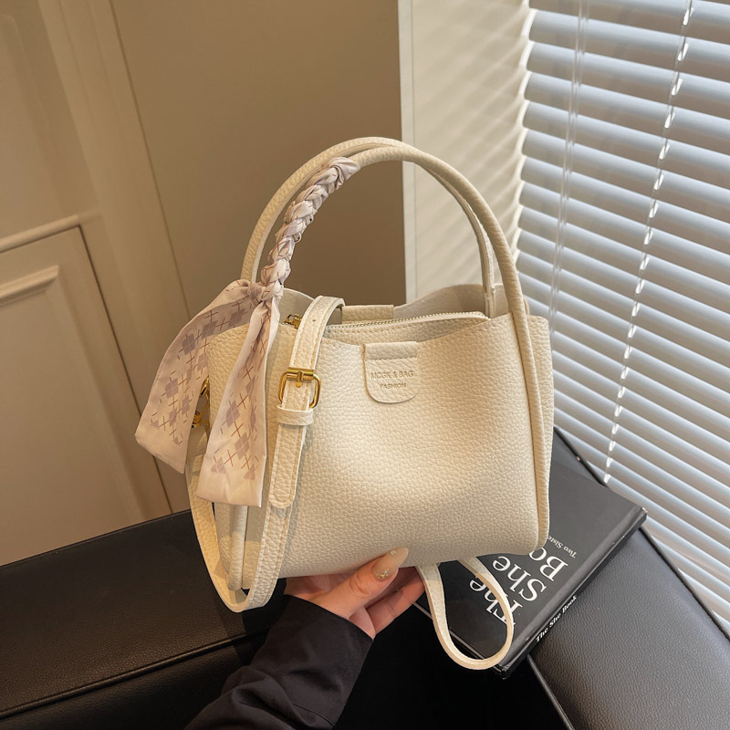 2026 Spring and Summer Fashion High-End Handbag Bucket Bag Simple Shoulder Bag Versatile Soft Leather Crossbody Bag for Women