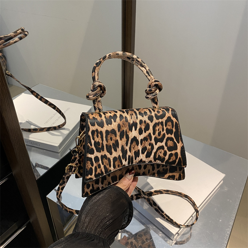 Retro fashionable elegant universal one-shoulder bag