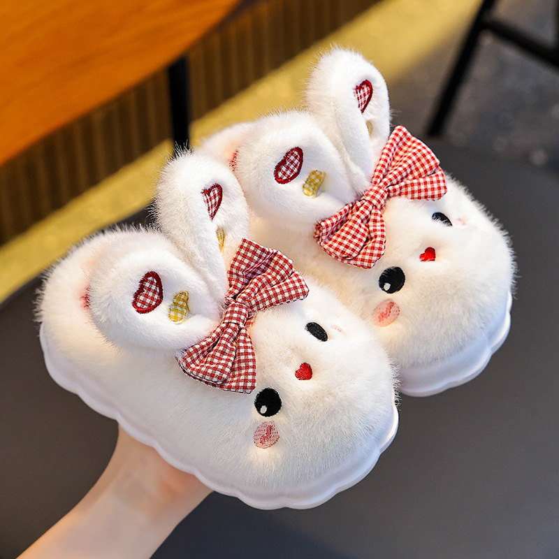 Zapatillas de algodón para niños, niños y niñas, invierno 2025, nuevo tipo de sensación de pisar excrementos antideslizante, cálido y peluche, lindas zapatillas de algodón para bebés