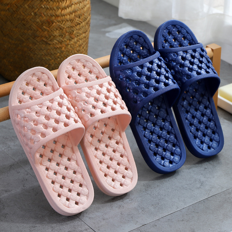 Home bathroom loophole slippers summer men's and women's lovers Hotel Hotel hollow bath leaking wholesale Four Seasons slippers