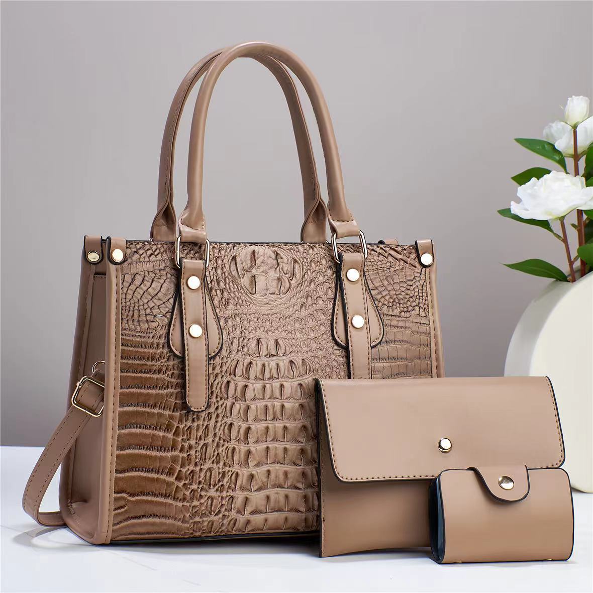 Bolso de mujer de moda popular 2026 nuevo transfronterizo de tres piezas europeas y estadounidenses paquete de bolso de madre para mujeres de viaje universal mochila de hombro