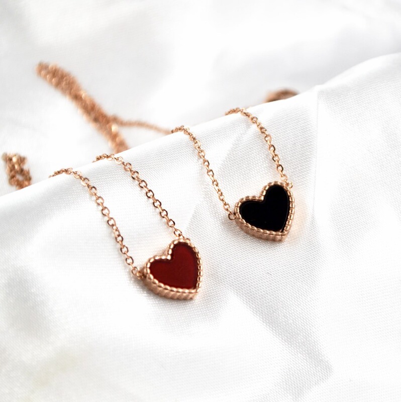 New Heart Necklace for Women, Red and Black Rose Gold, Japanese and Korean Simple Peach Heart-Shaped Clavicle Pendant, Girls' Accessories Wholesale