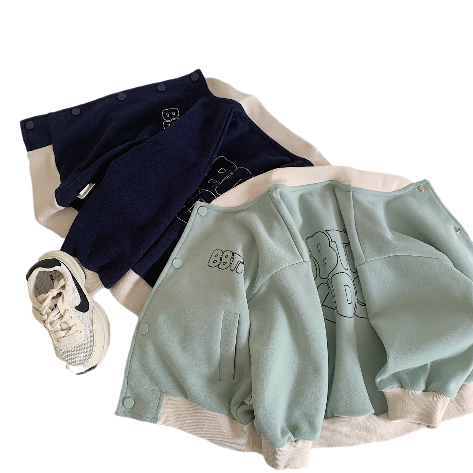 Mai Bao abrigo infantil 2025 ropa de primavera nueva ropa de niños niños letras bordadas cardigans para niños y niñas vestidos con estilo exterior