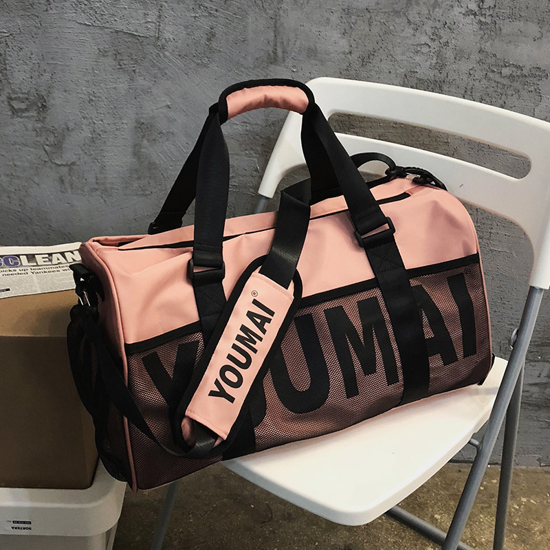 Capacious travel bag